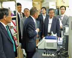 市衛生研究所と市公害研究所を日本共産党市議団が視察