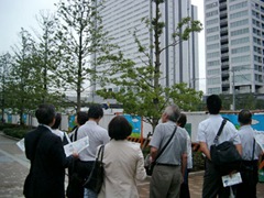 黒崎羊二氏とともに武蔵小杉駅周辺の再開発を視察～共産党市議団