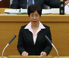 税金の使い方が根本から誤りと決算を批判 勝又光江議員が代表討論