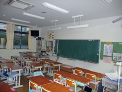 小杉駅周辺開発による生徒数増加の小学校を視察