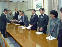 年末年始の住居喪失者対策、雇用対策に関する緊急申し入れ