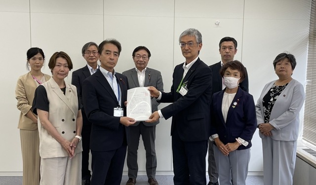 大阪・関西万博への修学旅行に関する申し入れを行いました。