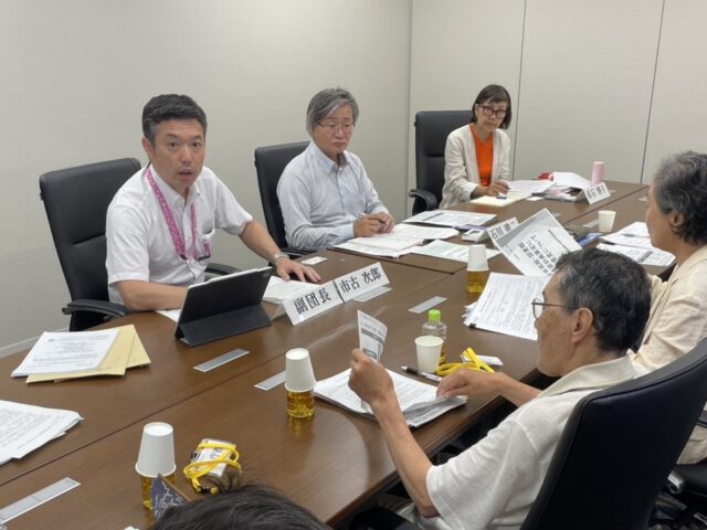 「川崎の文化と図書館を発展させる会」と懇談を行いました。